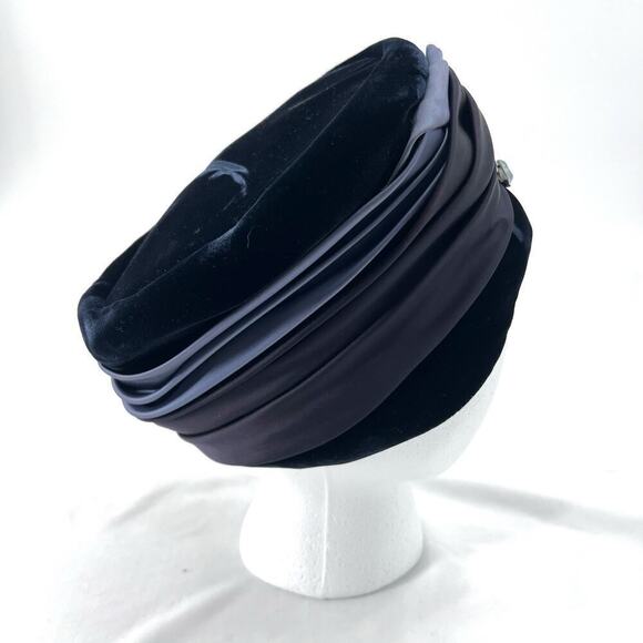 Vintage Union Made Purple Velvet & Silk Cloche Turban Style Hat with Brooch main image 6